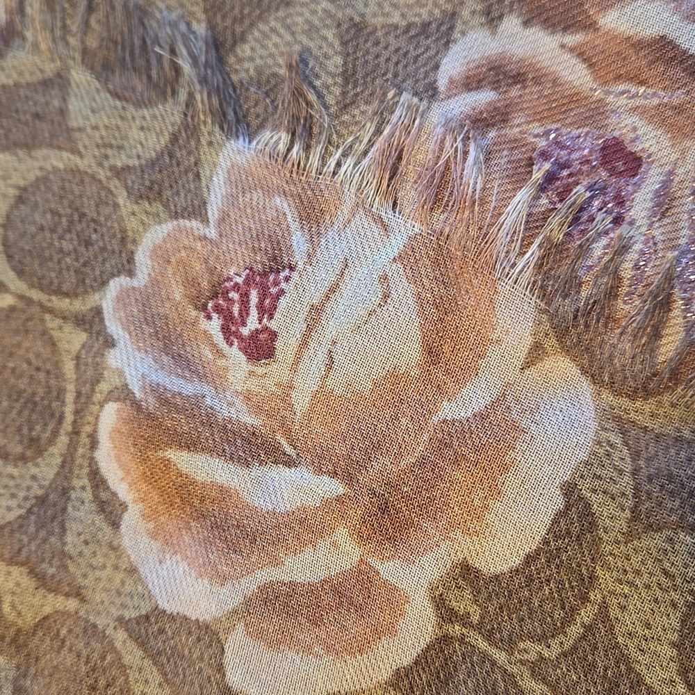 EUC Coach Signature C Rose Scarf - Picture 2 of 3